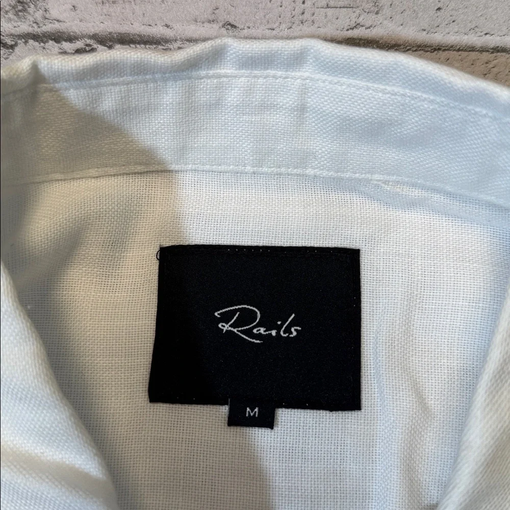 Rails mens M Medium white solid lightweight Wyatt button up casual shirt EUC - Picture 4 of 6